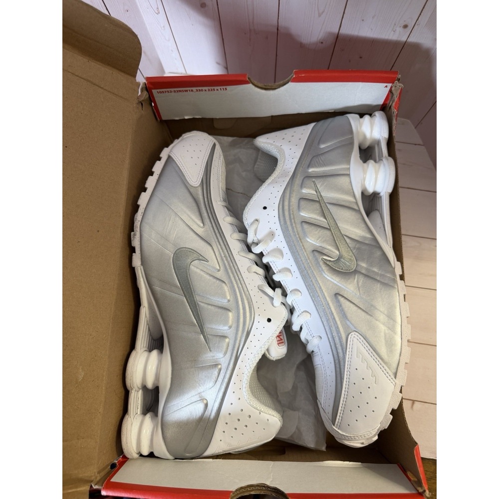 Nike Shox R4 Mens Size 10.5 White Metallic Silver Running Walking Shoes Sneakers